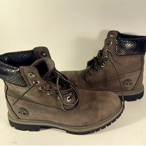 Timberland Women’s Combat Boots 6” Dark Gray Nubek Snakeskin Size 7.5